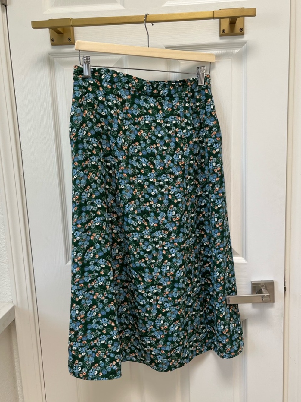 Uniqlo floral wrap midi skirt green size M